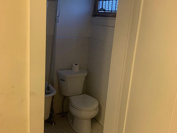 2nd image of 4650 Larchwood Ave #1