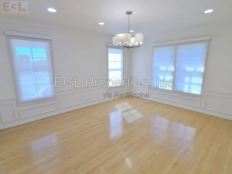 10749 Wellworth Ave — Photo 24