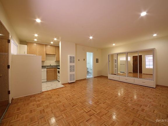 3rd image of 1915 Greenwich St #7