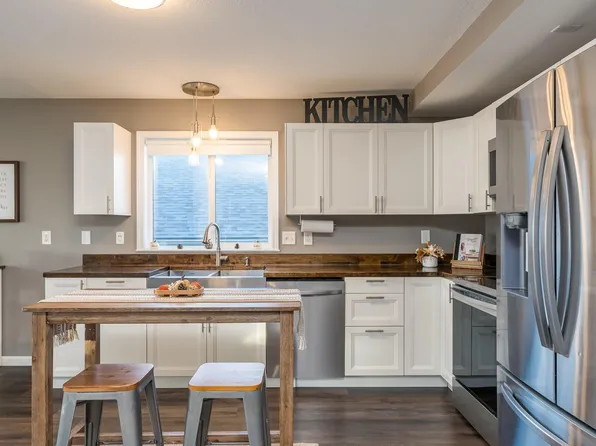 409 Juniper Ln NW, Montgomery, MN 56069