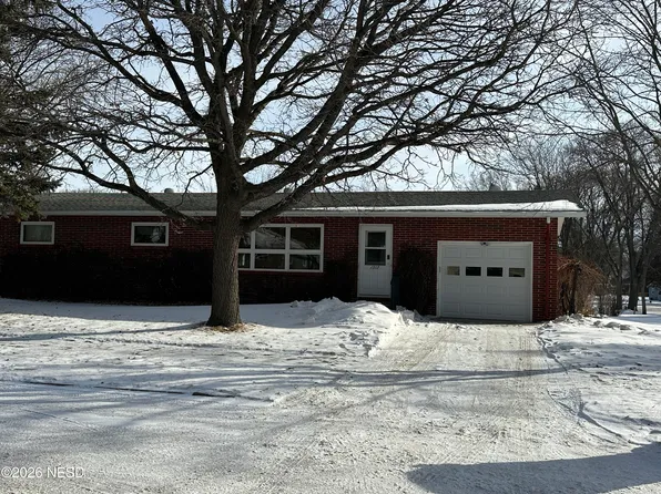 1312 Mayfair Dr, Watertown, SD 57201