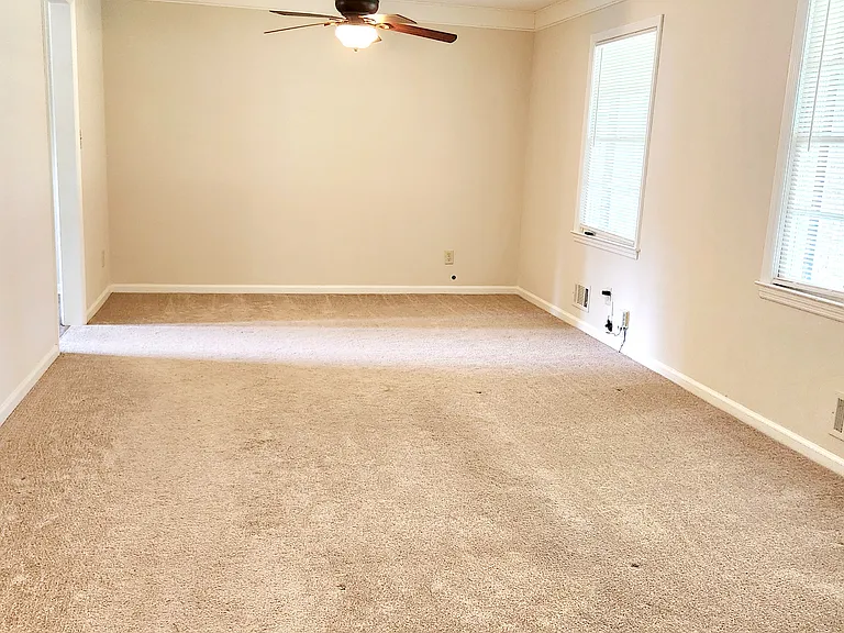 1482 Wesley Dr — Photo 12