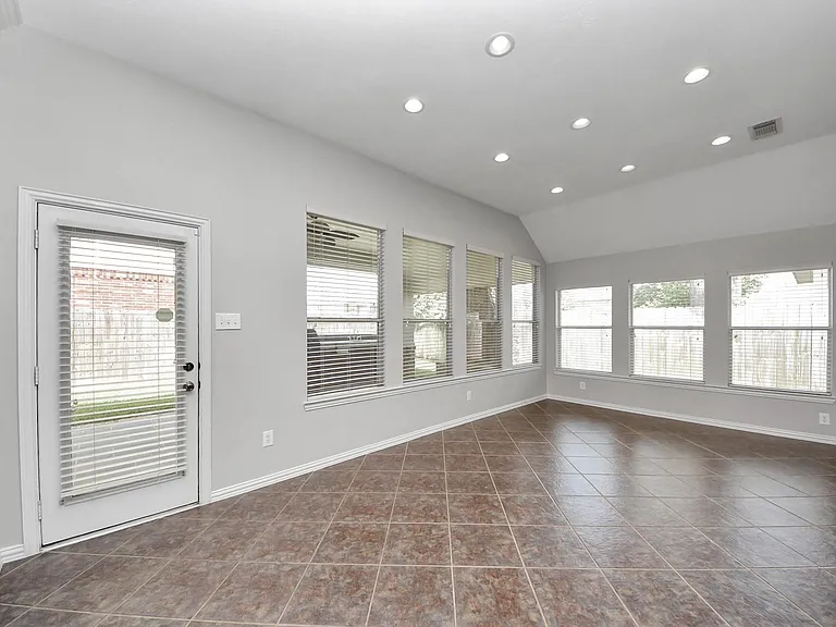 18403 Sierra Falls Ct — Photo 20
