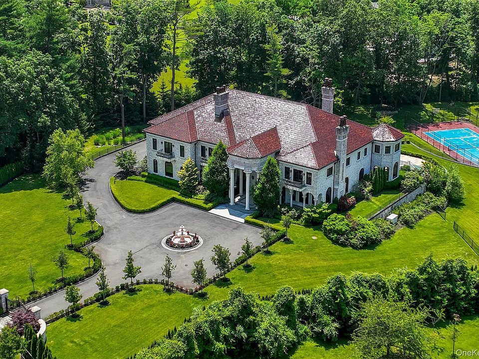 1st image of 4 Valentines Farm Court