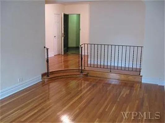 Sold by Century 21 Metro-Star | media 8