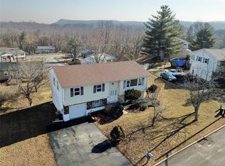 5 Skyline Dr, Thiells, NY 10984