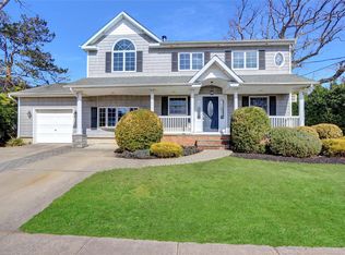 231 N Oak St, Massapequa, NY 11758