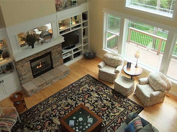 4th image of 20 Hunter Woods Dr
