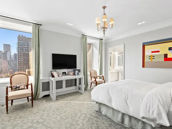 435 East 52nd Street image 11 of 15