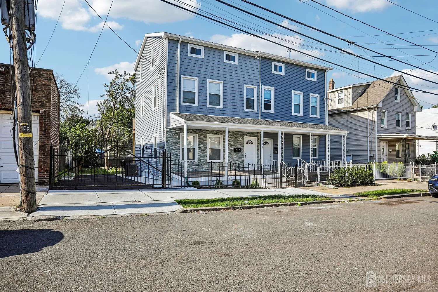 170 Seaman St — Photo 1
