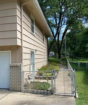 2nd image of 5011 S Marion Ave