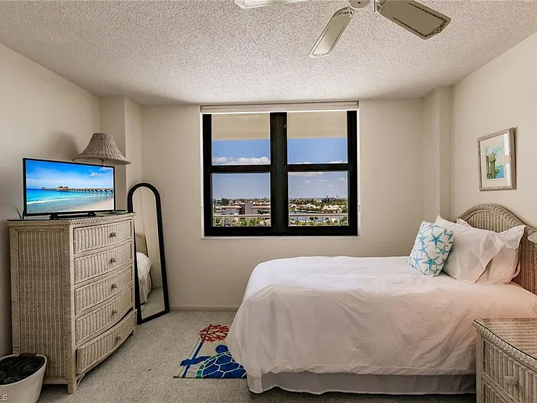 260 Seaview Ct #904 — Photo 23