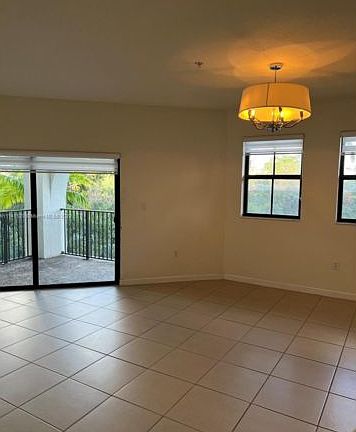 3rd image of 10620 NW 88th St APT 206