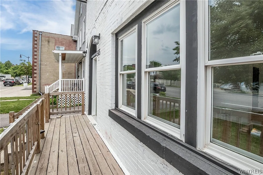 4 bed, 1.5 bath, 2506 sqft, $2,200 — Photo 2
