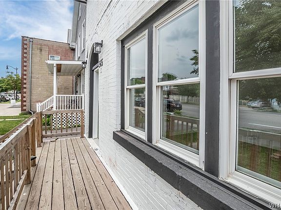 2nd image of 545 Niagara St