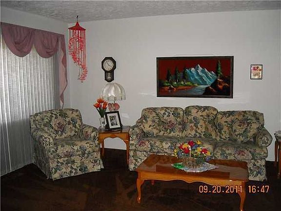 3rd image of 934 N Temple Ave