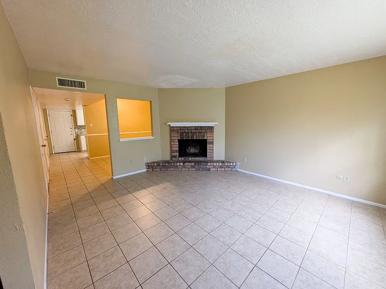 2700 N 16th St #21 — Photo 2