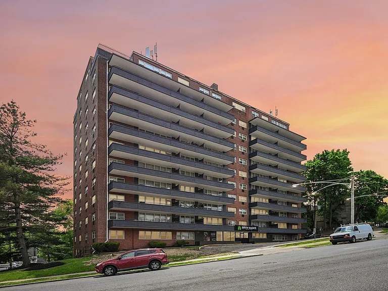 Bryn Mawr Apartments — Photo 32