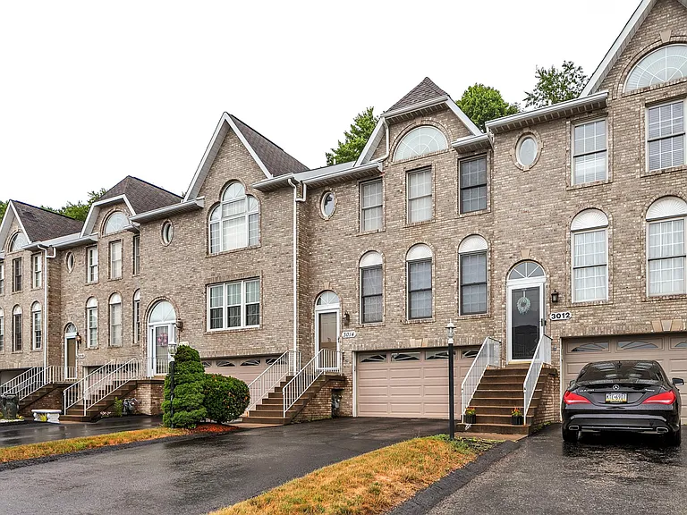 3014 Estate Dr — Photo 2