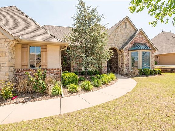 3rd image of 10612 Pinewood Forest Cir