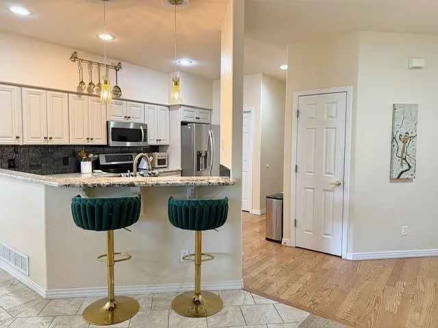 554 S Elm St — Photo 5