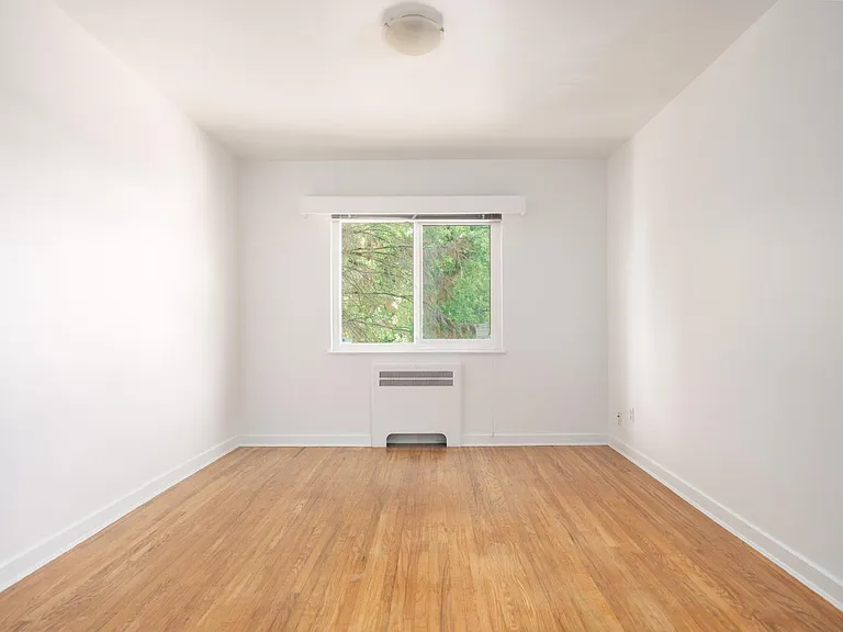 735 Royal Ave #105 — Photo 12