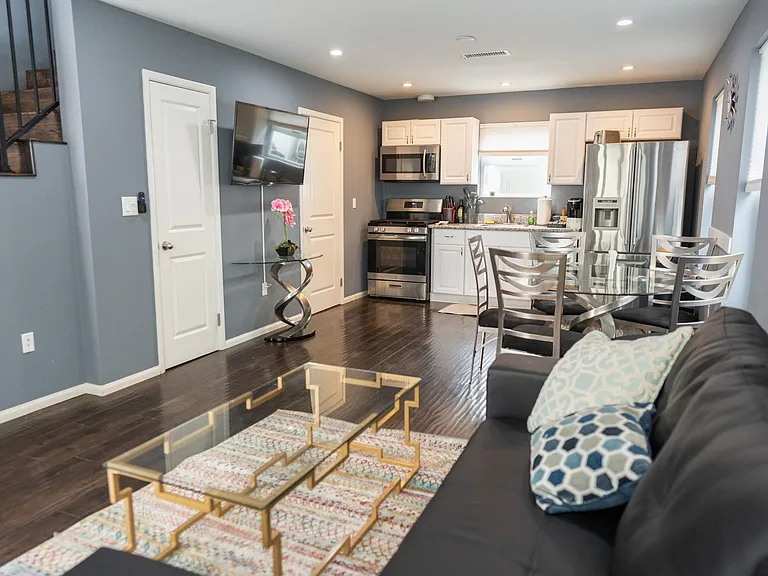 5151 Riverton Ave #1 — Photo 15