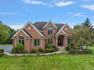 190 Sequoia Ln, Leonard, MI