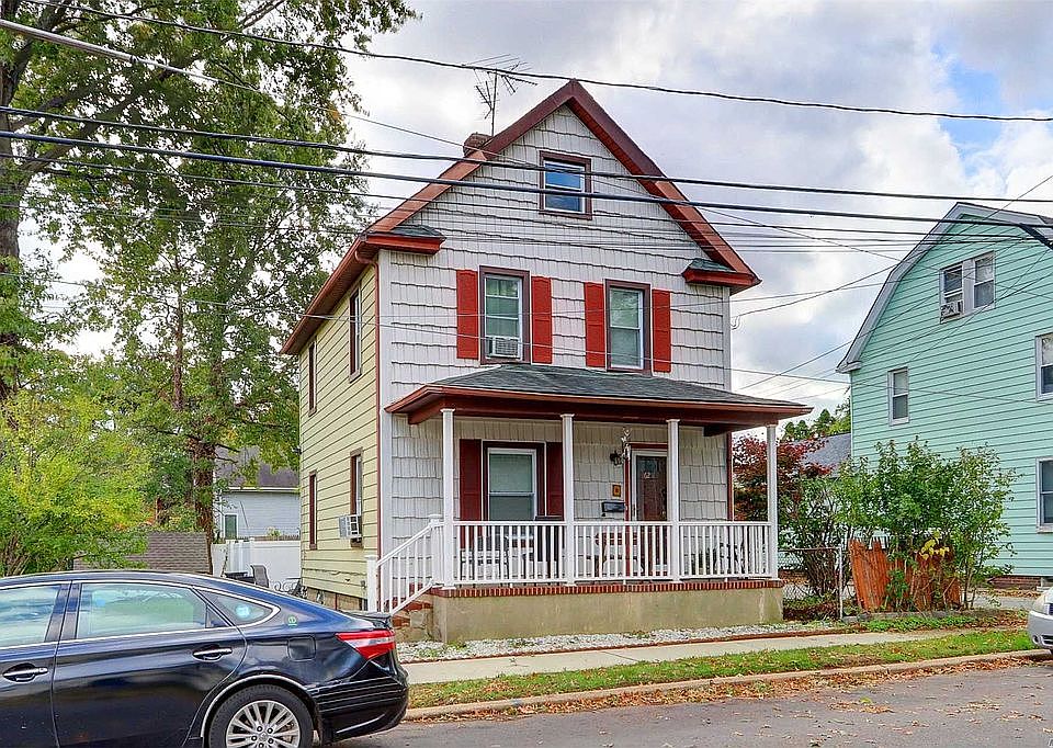 1st image of 62 Bedford Ave