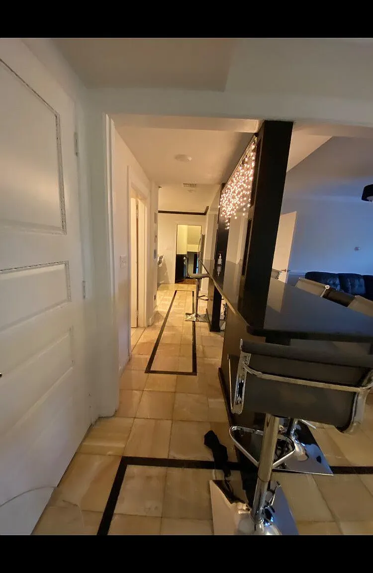 7 bed, 2500 sqft, $8,550 — Photo 4