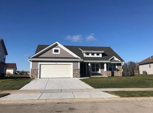 564 Yosemite Ave, Hartford, WI 53027