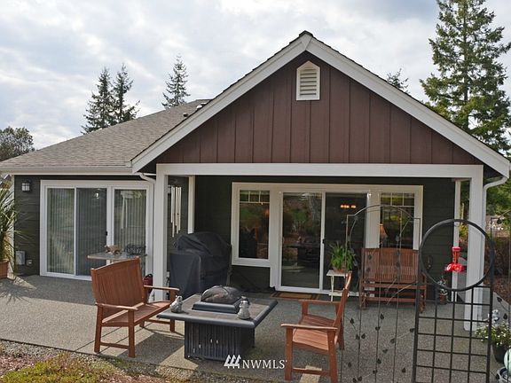 2nd image of 211 E Sterling Drive #F-16