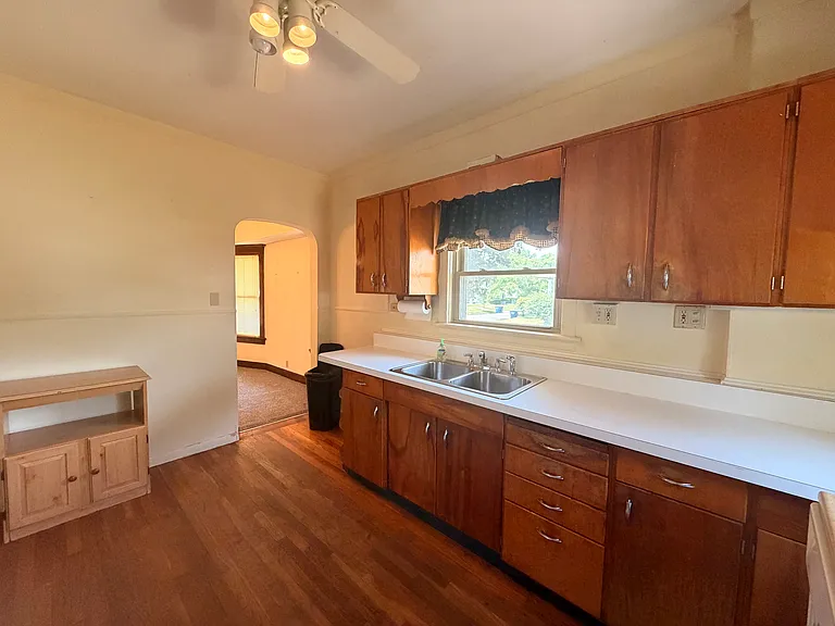 601 Nicholas St — Photo 7