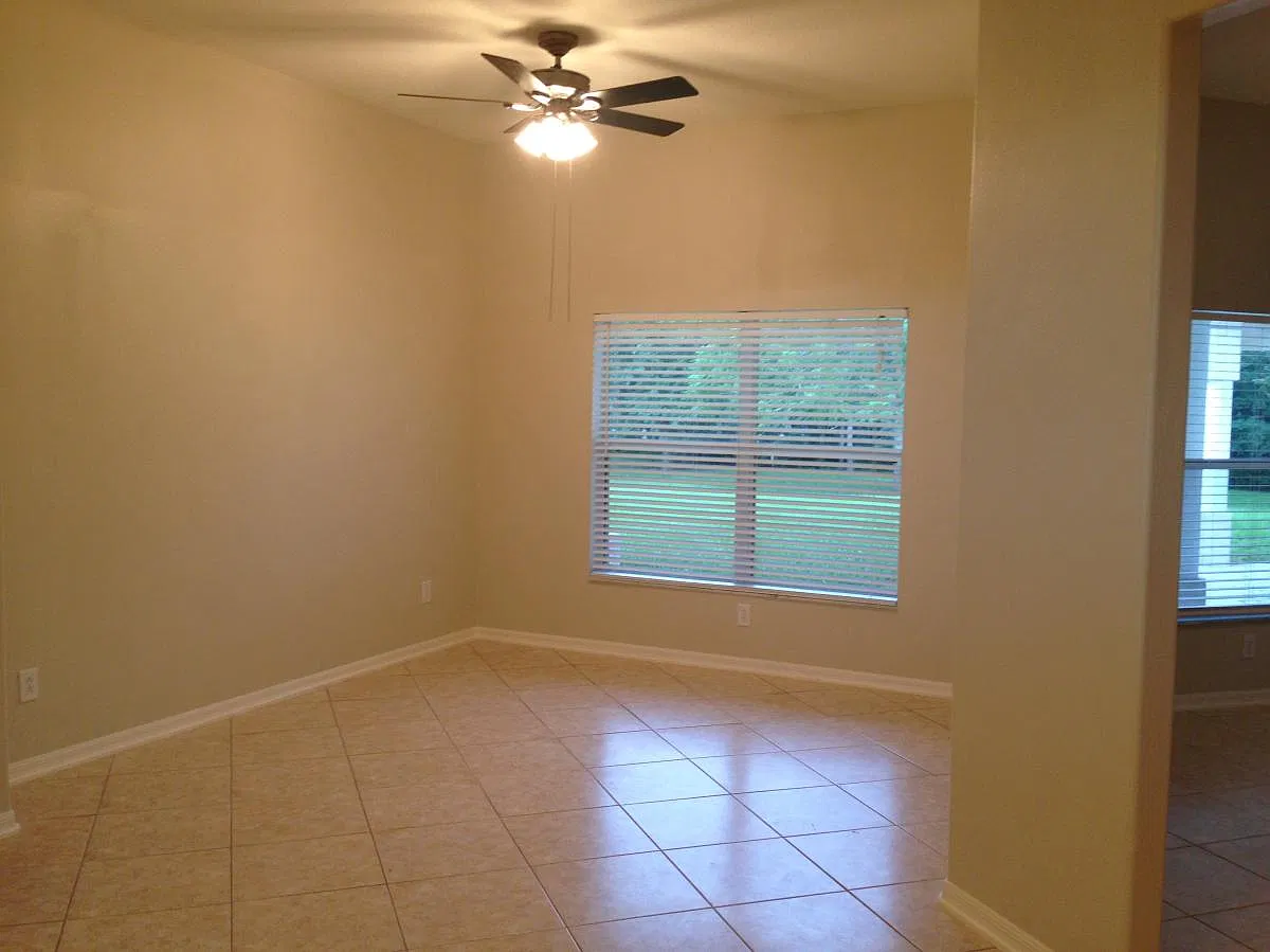 5 bed, 2787 sqft, $2,975 — Photo 2