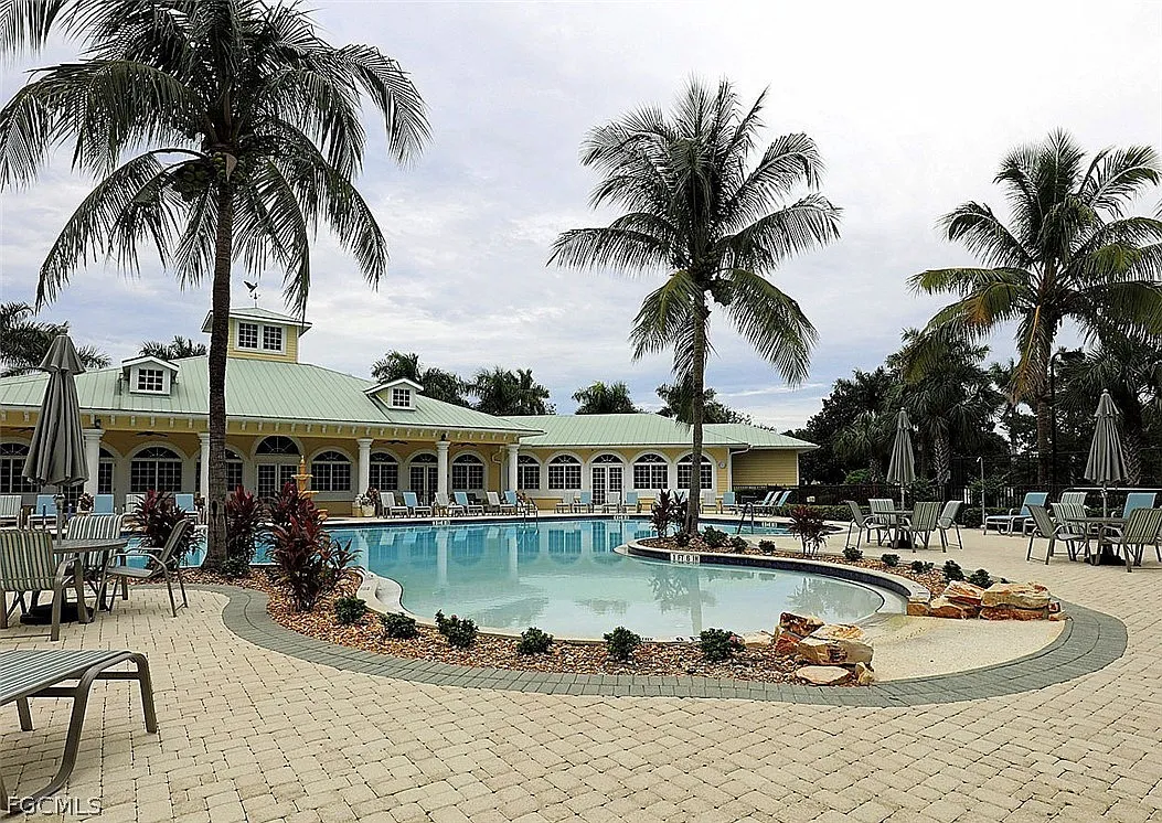3 bed, 2.0 bath, 2144 sqft, $3,900 — Photo 3