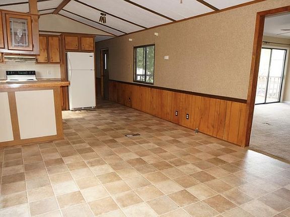 3rd image of 1424 County Road 2275