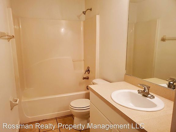 5th image of 723 Jenna Ave S