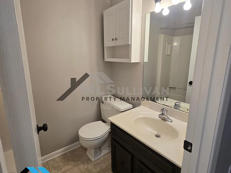 4100 Five Oaks Dr #21 — Photo 12