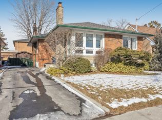 4 Walbon Rd #4, Toronto, ON M1R 1Z2