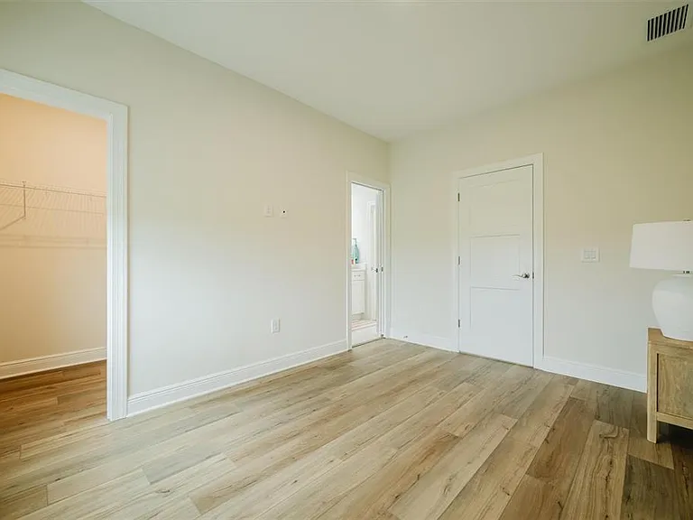 7910 Lake Flores Ave — Photo 23