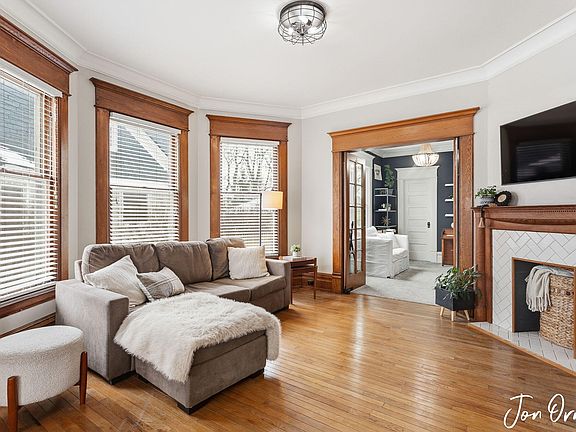 4th image of 158 W 14th St