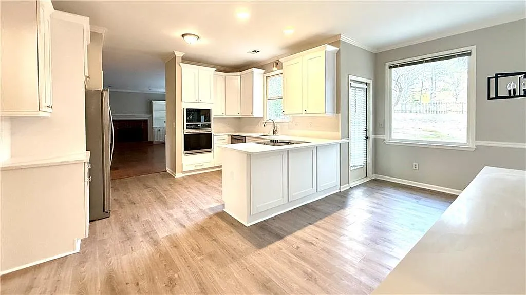 4 bed, 3.5 bath, 2545 sqft, $3,300 — Photo 4