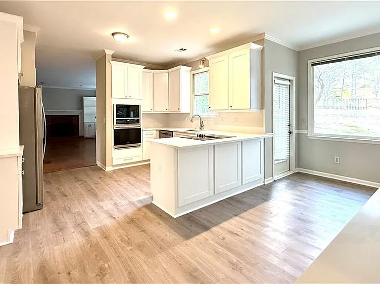 11175 Linbrook Ln — Photo 4