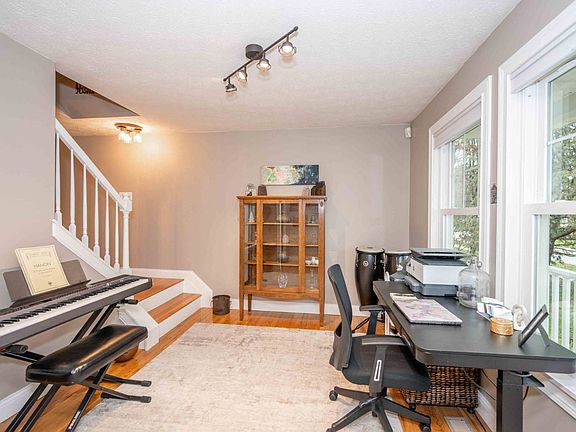4th image of 479 Bunchberry Dr