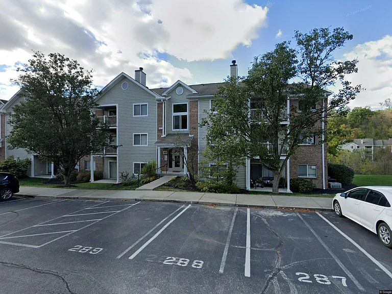400 Lakeview Dr #9 — Photo 1
