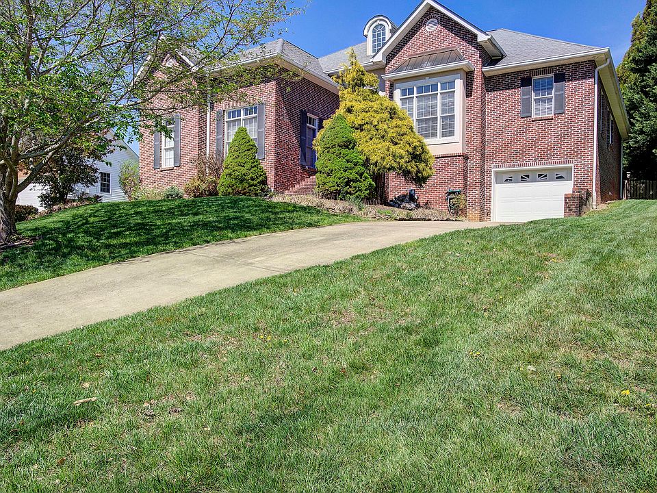 1st image of 414 Emerald Chase Cir