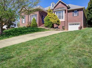 414 Emerald Chase Cir, Johnson City, TN 37615