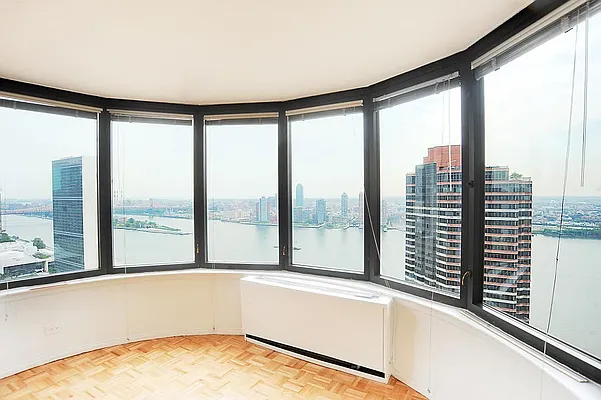 Rented by Compass | media 25