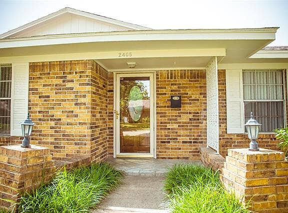 3rd image of 2405 Lovell Dr