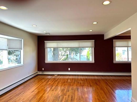 5th image of 75 Hillwood Dr